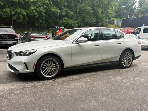 Mineral White Metallic 2024 BMW 530 xDrive