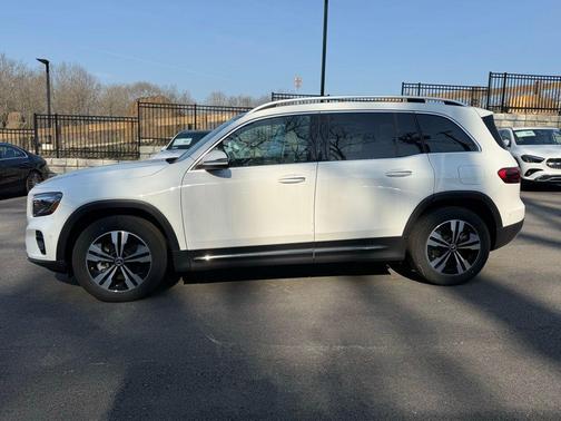 Polar White 2026 Mercedes-Benz GLB 250 4MATIC