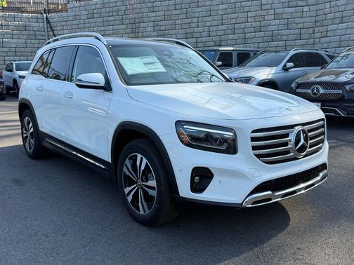 Polar White 2026 Mercedes-Benz GLB 250 4MATIC