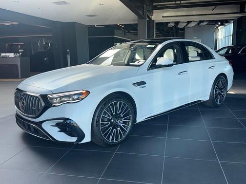 Moonlight White Magno 2026 Mercedes-Benz AMG E 53 E 4MATIC+