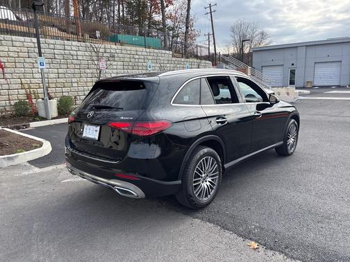 2025 Mercedes-Benz GLC 300 4MATIC
