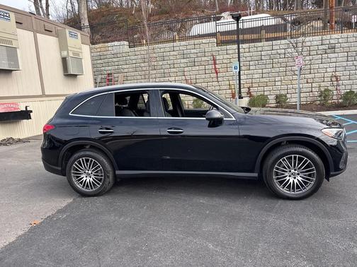 2025 Mercedes-Benz GLC 300 4MATIC