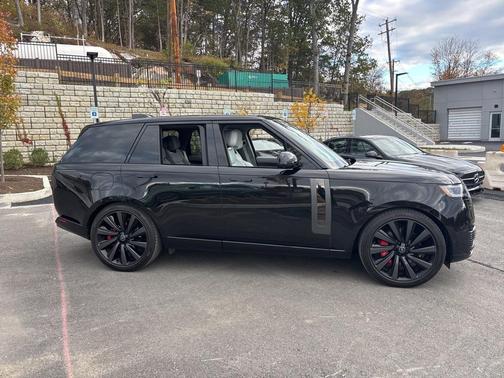 2025 Land Rover Range Rover P615 SV