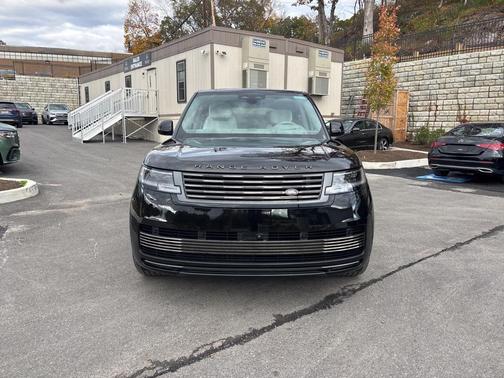 2025 Land Rover Range Rover P615 SV