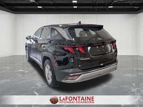 Black 2025 Hyundai TUCSON SE