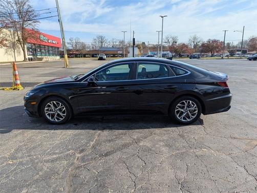 2022 Hyundai SONATA SEL