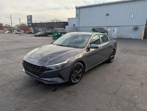 2023 Hyundai ELANTRA SEL