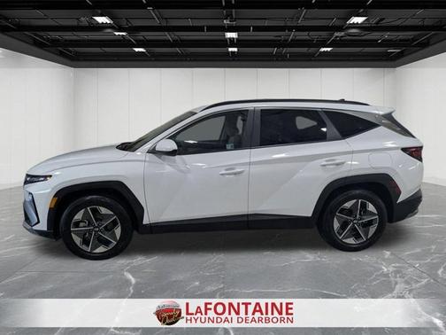 White 2025 Hyundai TUCSON SEL