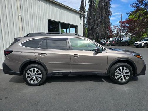 Bronze Metallic 2022 Subaru Outback Premium