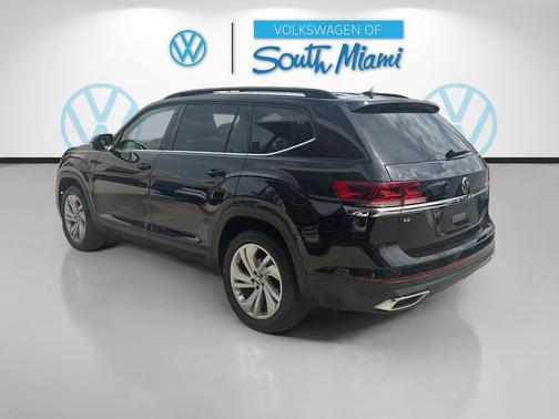 Deep Black Pearl 2022 Volkswagen Atlas 2.0T SE w/Technology