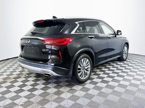 2023 INFINITI QX50 LUXE AWD