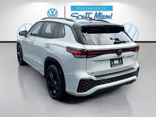 Sandstone 2026 Volkswagen Tiguan 2.0T SE R-Line Black