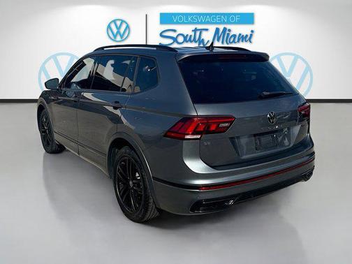 Platinum Gray Metallic 2022 Volkswagen Tiguan 2.0T SE R-Line Black