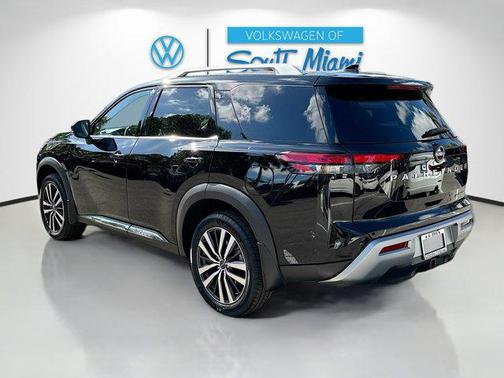 2024 Nissan Pathfinder Platinum FWD