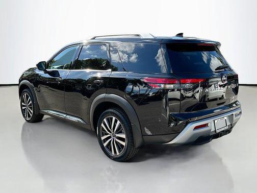 2024 Nissan Pathfinder Platinum FWD