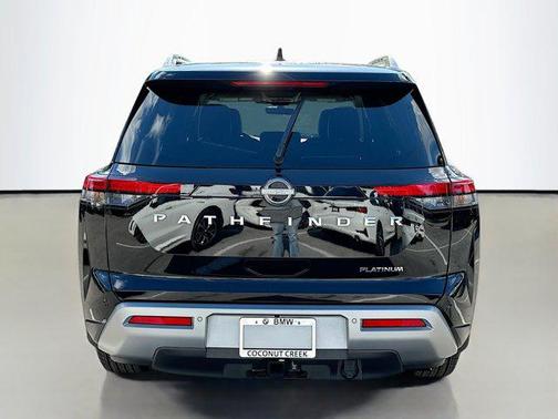 2024 Nissan Pathfinder Platinum FWD