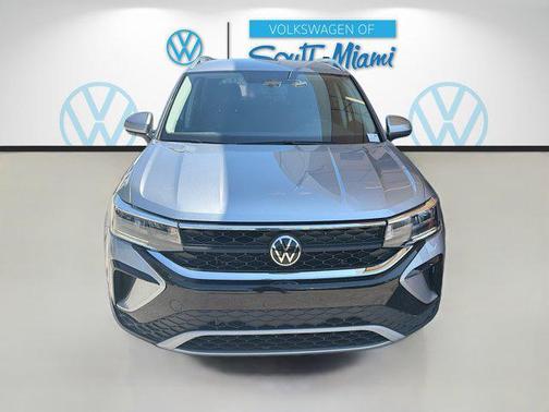 Silver Metallic 2022 Volkswagen Taos 1.5T SE