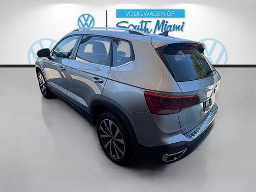 Silver Metallic 2022 Volkswagen Taos 1.5T SE