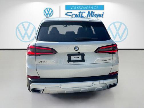 Mineral White Metallic 2022 BMW X5 xDrive40i