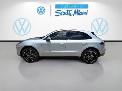 Dolomite Silver Metallic 2019 Porsche Macan Macan