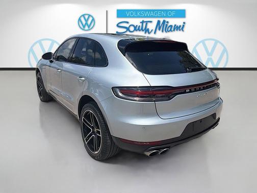 Dolomite Silver Metallic 2019 Porsche Macan Macan