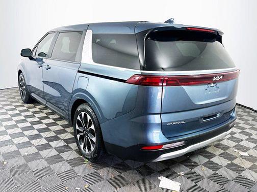 2023 Kia Carnival EX