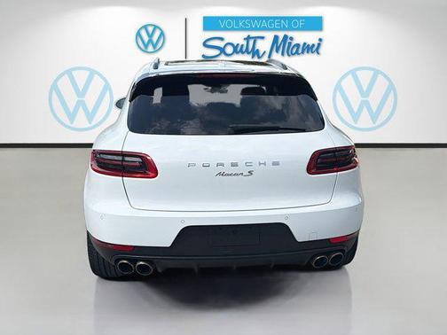 White 2018 Porsche Macan Macan