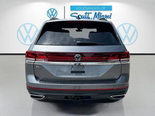 Platinum Gray Metallic 2024 Volkswagen Atlas 2.0T SE w/Technology