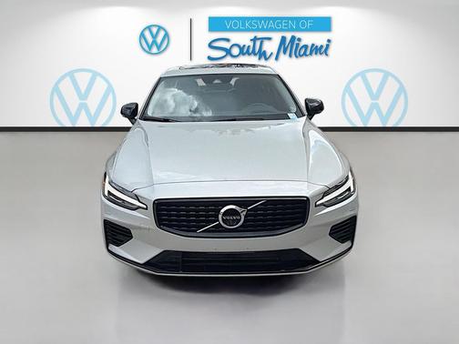 Birch 2022 Volvo S60 Recharge Plug-In Hybrid T8 R-Design Expression