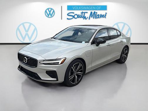 Birch 2022 Volvo S60 Recharge Plug-In Hybrid T8 R-Design Expression