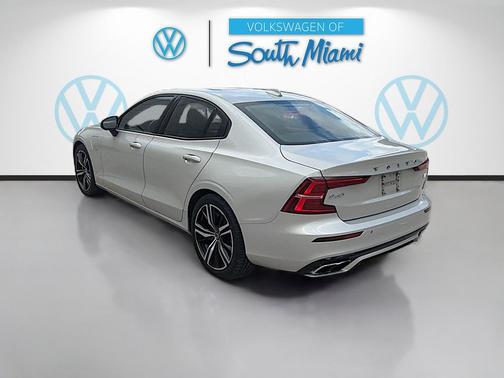 Birch 2022 Volvo S60 Recharge Plug-In Hybrid T8 R-Design Expression
