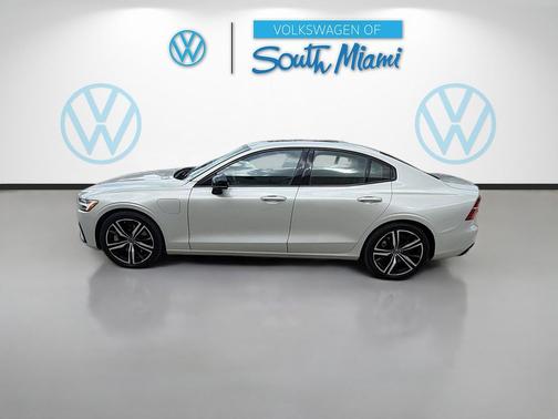 Birch 2022 Volvo S60 Recharge Plug-In Hybrid T8 R-Design Expression