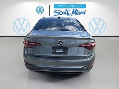 Gray 2022 Volkswagen Jetta 1.5T SE