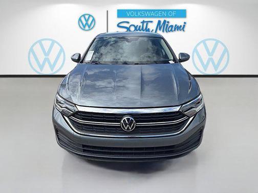 Gray 2022 Volkswagen Jetta 1.5T SE