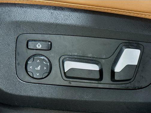 Mineral White Metallic 2023 BMW X5 xDrive40i