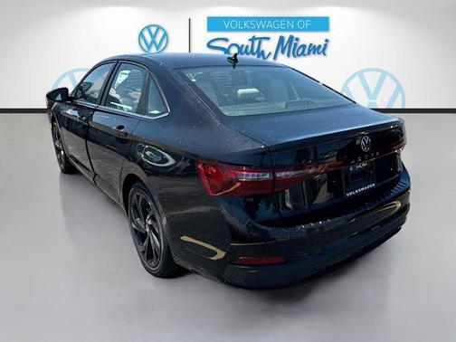 Deep Black Pearl 2026 Volkswagen Jetta 1.4T SE