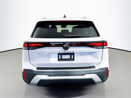 2025 Volkswagen Tiguan 2.0T SE