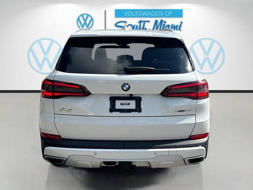 Mineral White Metallic 2023 BMW X5 xDrive40i