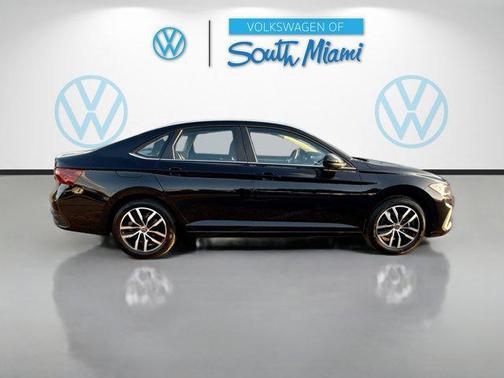 Deep Black Pearl 2026 Volkswagen Jetta 1.4T SE