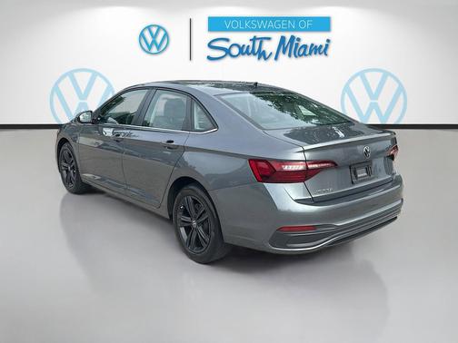 Gray 2022 Volkswagen Jetta 1.5T SE
