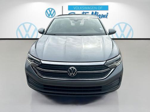 Gray 2022 Volkswagen Jetta 1.5T SE