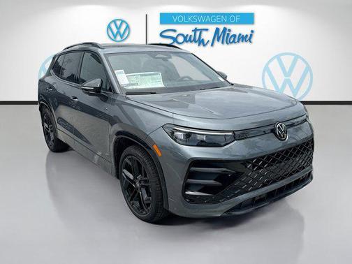 Platinum 2026 Volkswagen Tiguan 2.0T SE R-Line Black