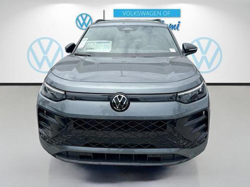 Platinum 2026 Volkswagen Tiguan 2.0T SE R-Line Black