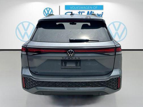 Platinum 2026 Volkswagen Tiguan 2.0T SE R-Line Black