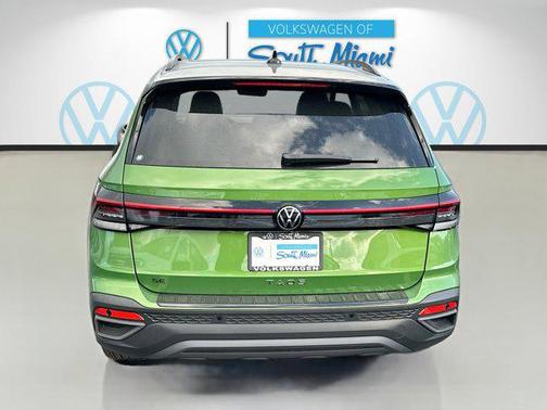 2026 Volkswagen Taos SE Black