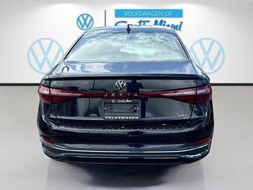 Deep Black Pearl 2026 Volkswagen Jetta 1.4T SEL