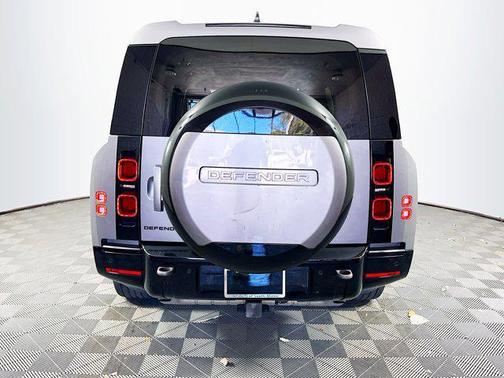 2024 Land Rover Defender 130 P400 X-Dynamic SE