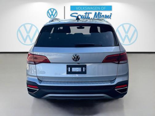 Pyrite Silver Metallic 2024 Volkswagen Taos 1.5T SE