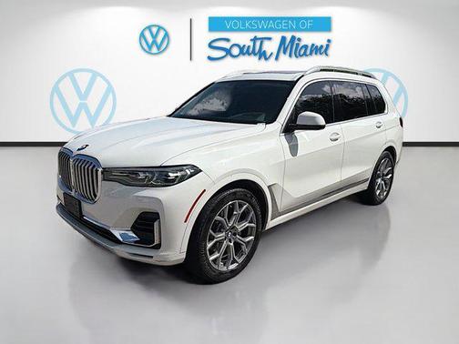Mineral White Metallic 2021 BMW X7 xDrive40i