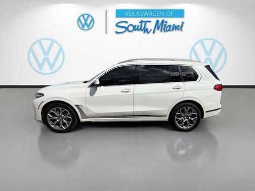 Mineral White Metallic 2021 BMW X7 xDrive40i